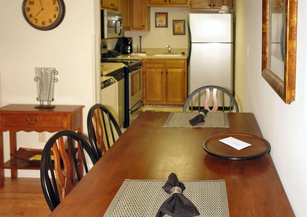 River Place Condos #610 3Bd ピジョンフォージ 部屋 写真